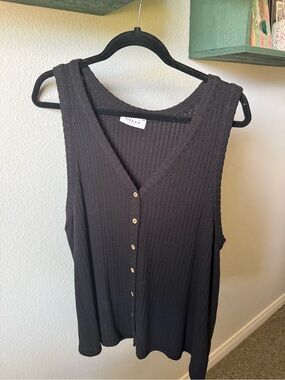 Gilli Black Button-Front Knit Tank
